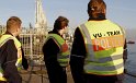 LKW faehrt in den Rhein Langel Hitdorf Faehre P085